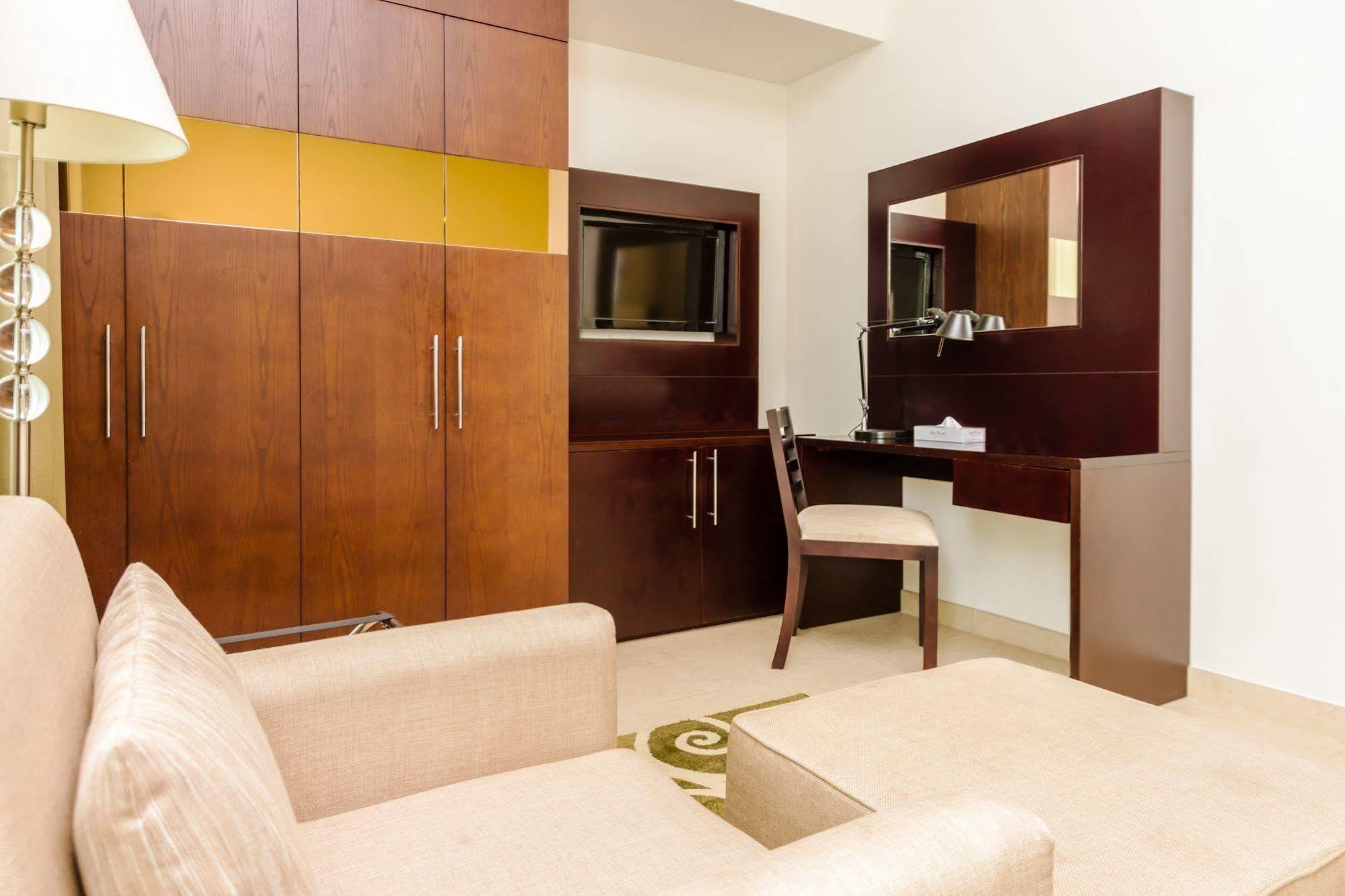 Tower Hotel Apartments Abu Dhabi Bagian luar foto