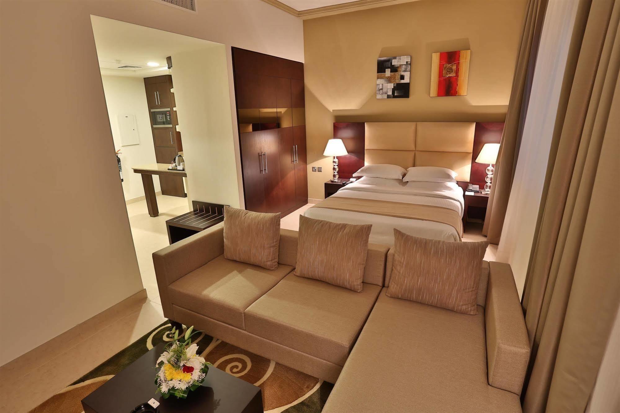 Tower Hotel Apartments Abu Dhabi Bagian luar foto