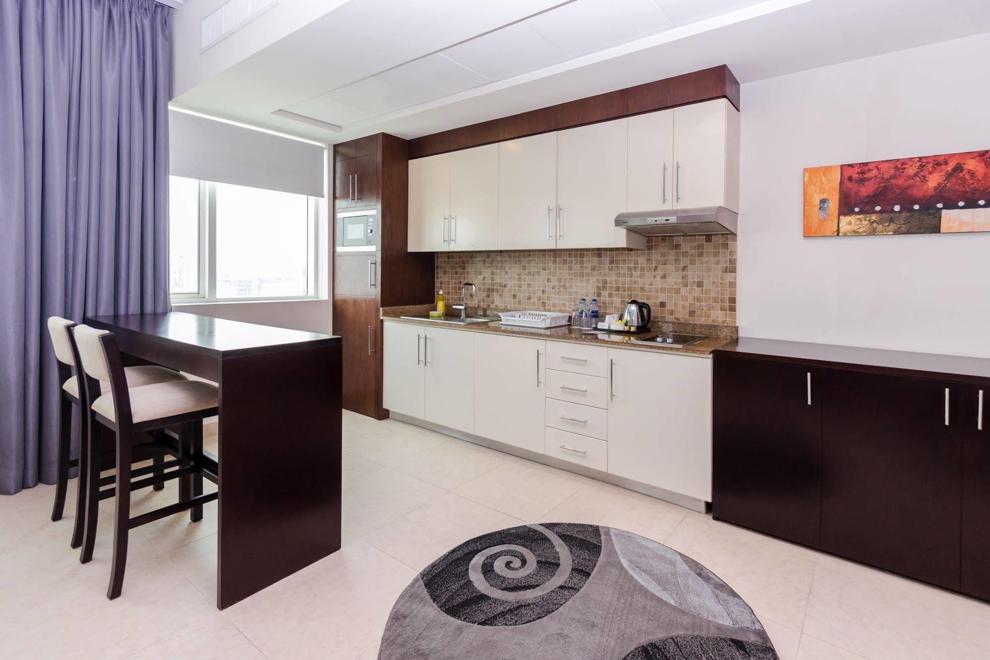 Tower Hotel Apartments Abu Dhabi Bagian luar foto